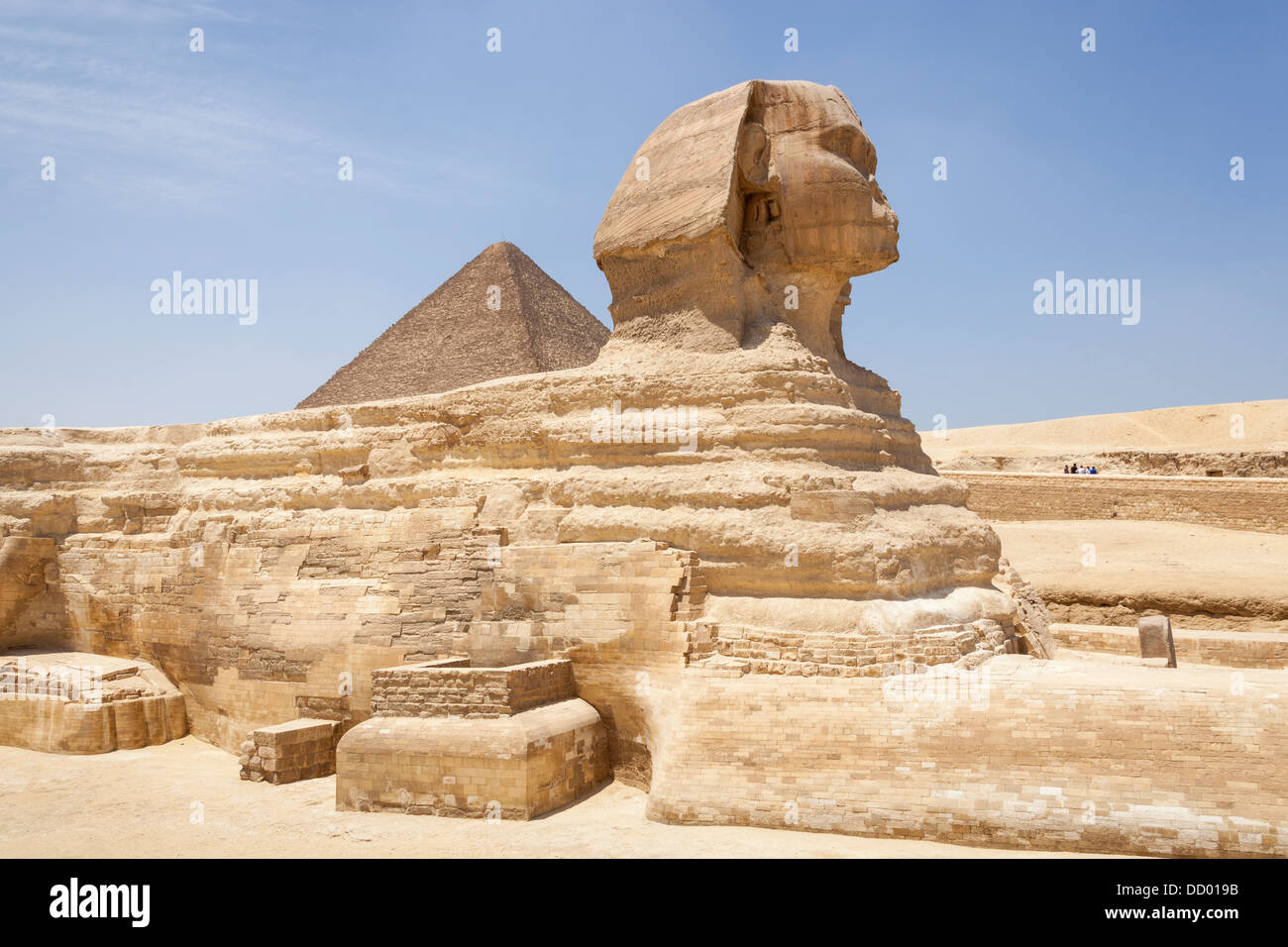 Grand Sphinx et la grande pyramide de Gizeh, également connu sous le nom de pyramide de Chéops et la pyramide de Khéops, à Gizeh, Le Caire, Egypte Banque D'Images