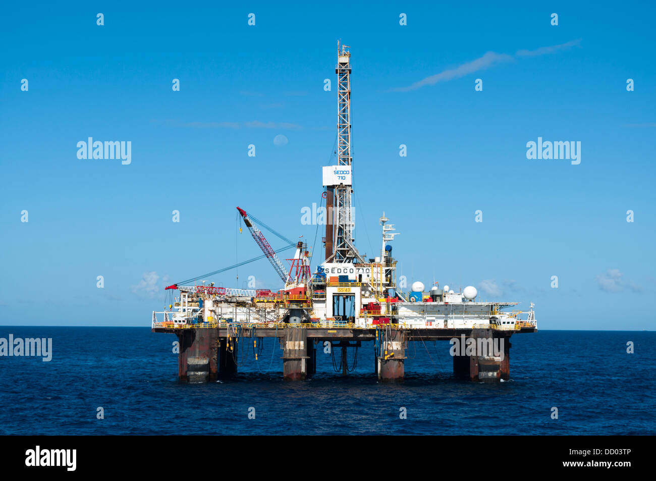L'eau profonde offshore oil drilling rig SS 43 travaillant pour Petrobras au bassin de Campos, Rio de Janeiro, Brésil Banque D'Images