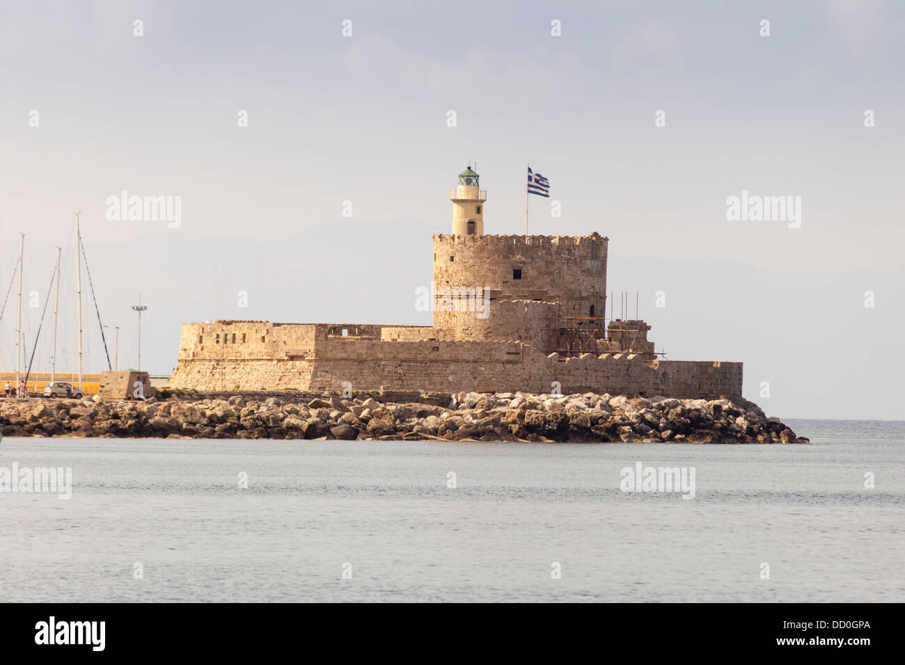 Phare d'Agios Nikolaos, le port de Mandraki, Rhodes, Grèce Banque D'Images