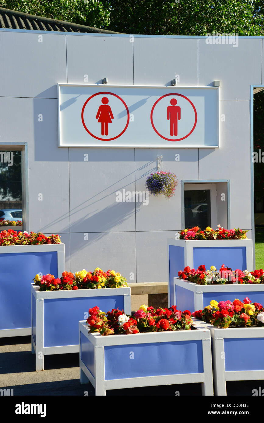 Mens et mesdames toilettes signe à Butlins Minehead Resort, Minehead, Somerset, England, United Kingdom Banque D'Images