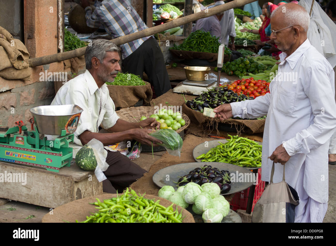 La nourriture et les épices en vente à Sardar Market - Jodhpur, Rajashtan, Inde Banque D'Images
