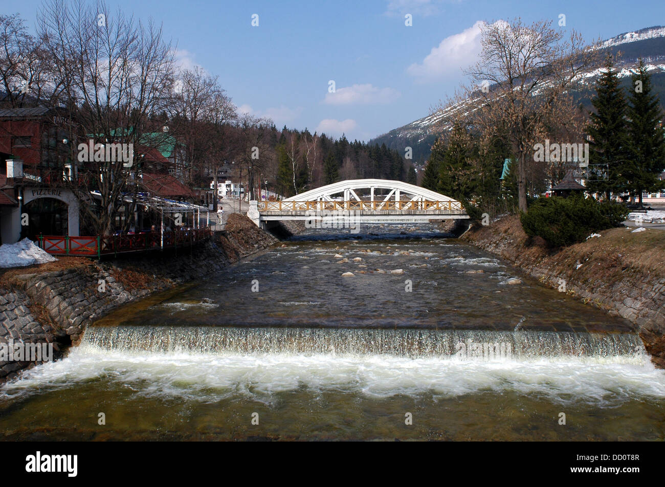 La plupart Bily (pont blanc) à partir de 1911 sur la Labe ou Elbe en Spindleruv Mlyn une ville dans la région de Hradec Kralove, République Tchèque Banque D'Images