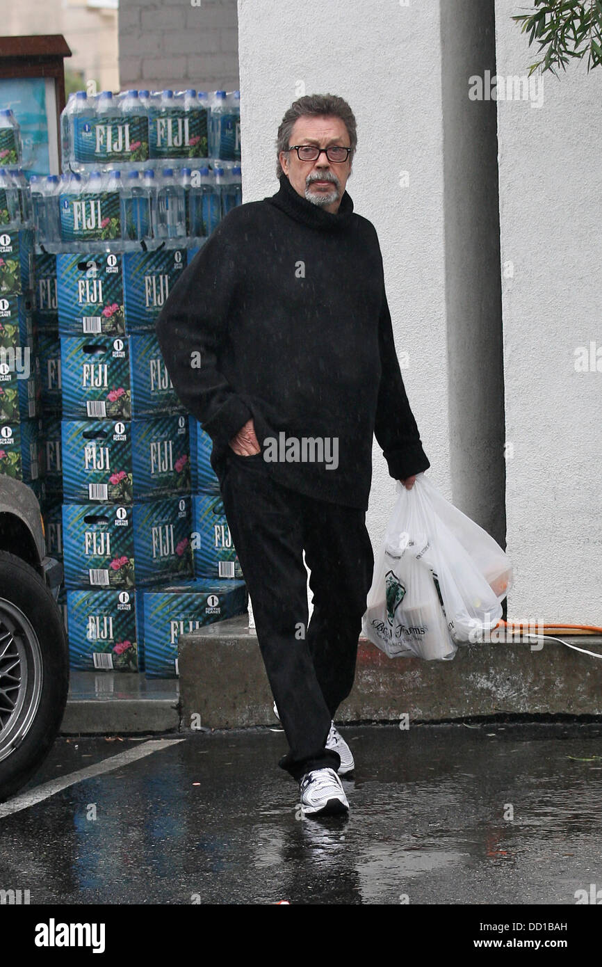 Tim Curry de shopping à Bristol Farm Foods portant un cavalier noir et blanc formateurs Los Angeles, Californie - 23.01.12 Banque D'Images