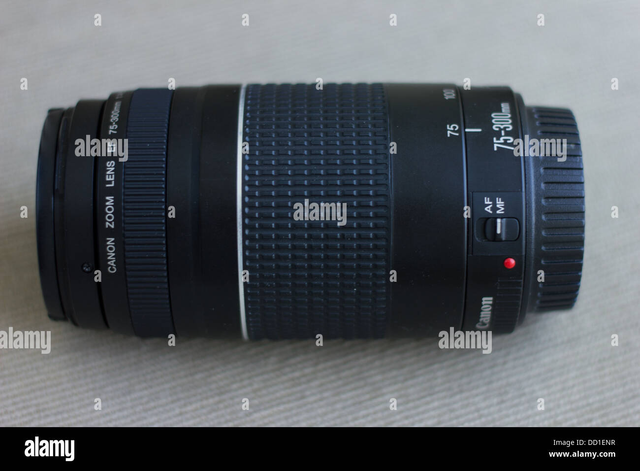 L'objectif Canon EF 75-300 mm III Banque D'Images