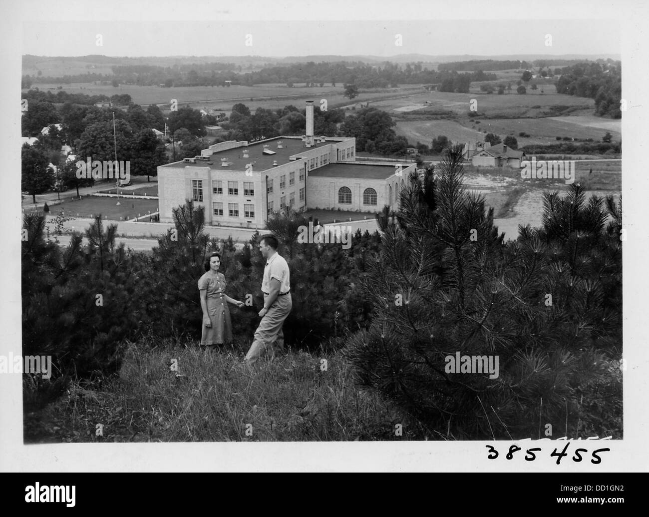 Une photographie de A. Bennett et P. Garrett sur une plantation, montrant peut-être leur rôle ou leur travail au sein du domaine. Banque D'Images