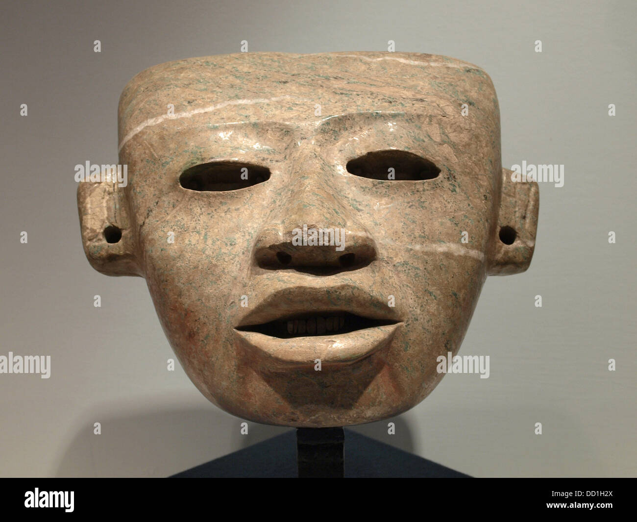 Masque pierre funéraire aztèque maya de Teotihuacan