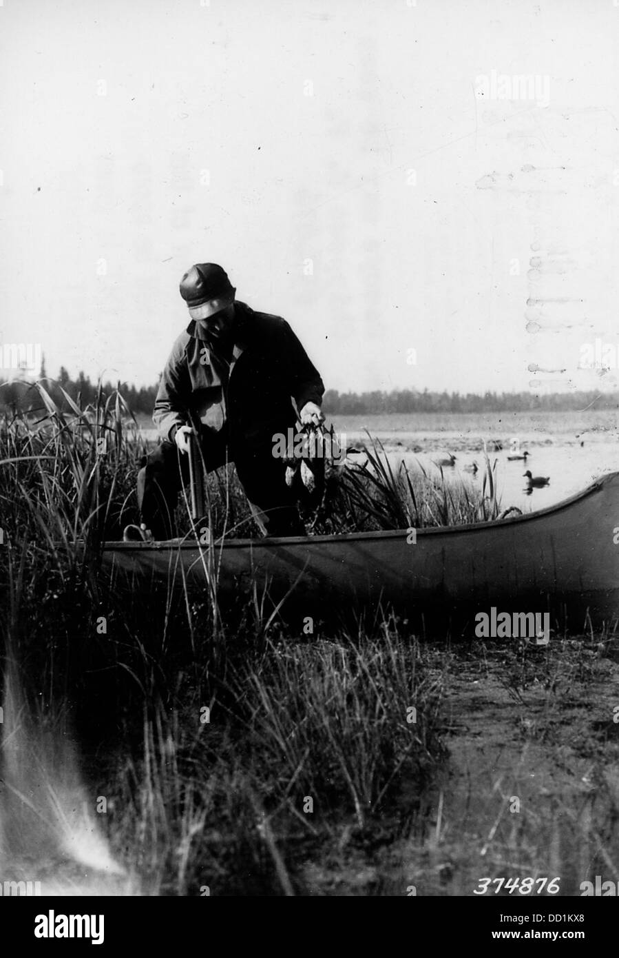 Un chasseur de canard et sa prendre - - 2128257 Banque D'Images