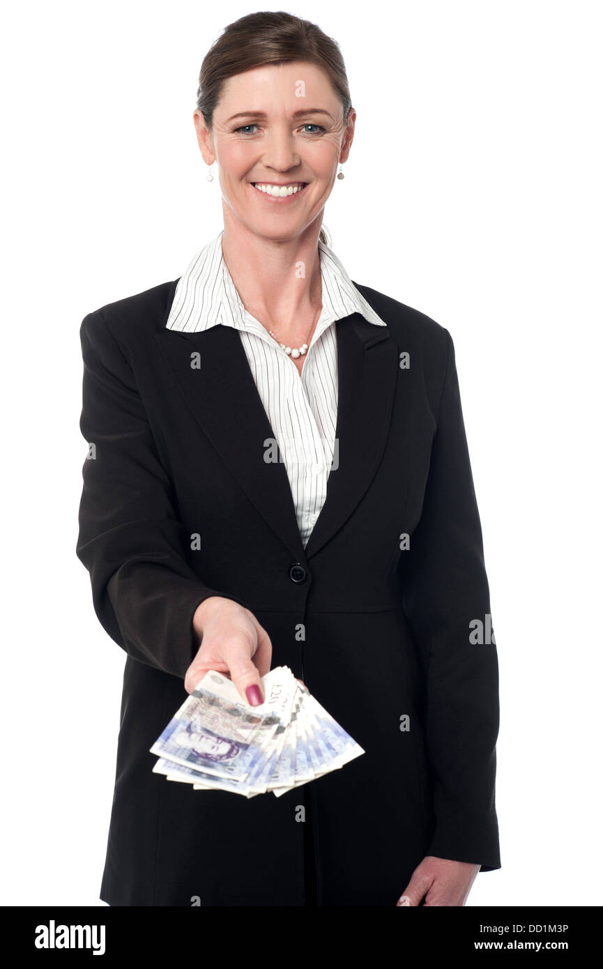 Businesswoman showing British pound notes ventilateur. Banque D'Images