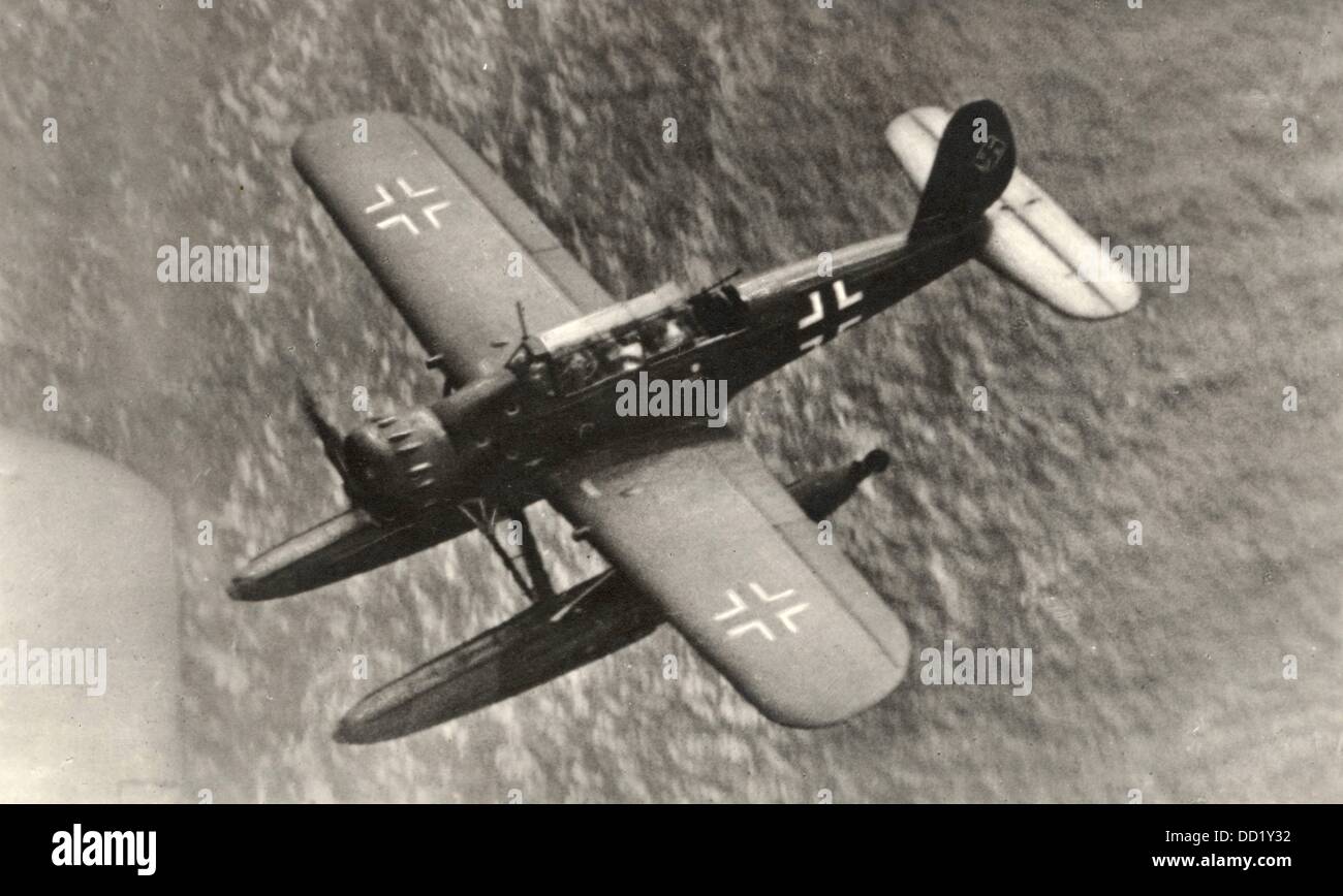 Le type d'un hydravion Arado AR 196 est représenté en survolant la mer Baltique autour de 1939. L'Arado Ar 196 est un appareil standard de la marine allemande dans la seconde guerre mondiale. L'avion à aile basse était équipé de deux flotteurs. Il a été produit en série à partir de juillet 1939 jusqu'en mars 1944, à l'Arado Warnemünde (ARW). L'avion a été lancé par la catapulte à partir de navires de la Marine à voler des missions de reconnaissance et de chasse sous-marine. Photo : Sammlung Sauer Banque D'Images