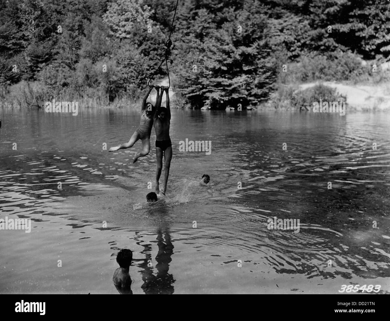 L'étang de Hartman est un plan d'eau naturel, offrant un environnement tranquille pour la faune locale et les activités de plein air telles que la pêche et l'observation des oiseaux. Banque D'Images