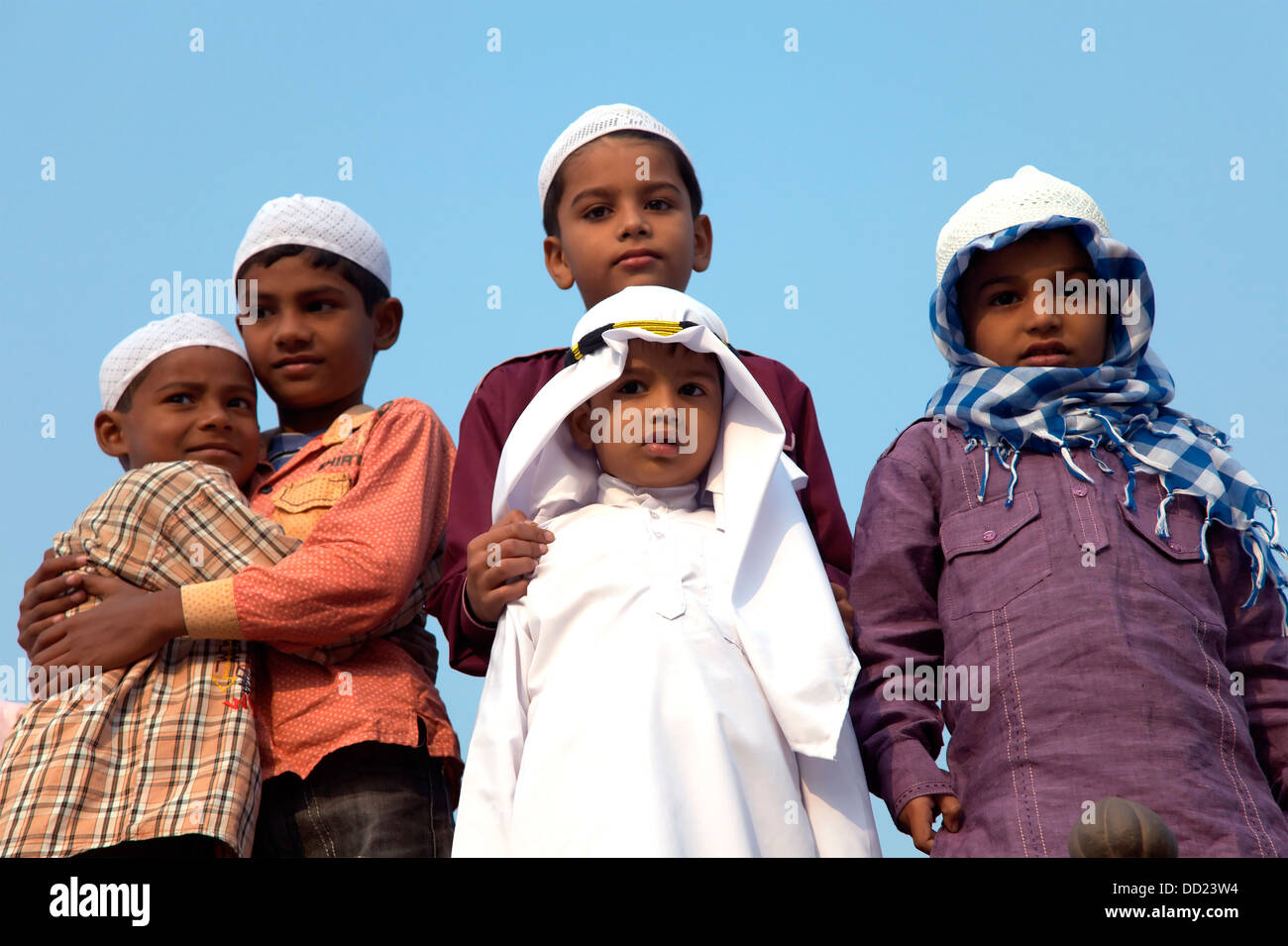 Jama Masjid,musulmans,enfant,, priant,la prière, Eid Festival,du,vieux,Delhi, Inde Banque D'Images