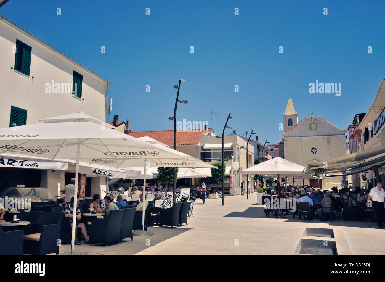 Place de la ville de Novalja, île de Pag, Croatie, Europe Banque D'Images