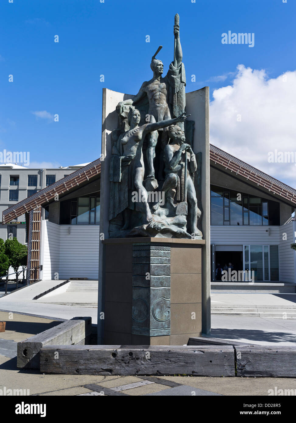 Dh Port Lambton WELLINGTON NEW ZEALAND Groupe Kupe statue venue du Koupé Maori Raiatea Banque D'Images