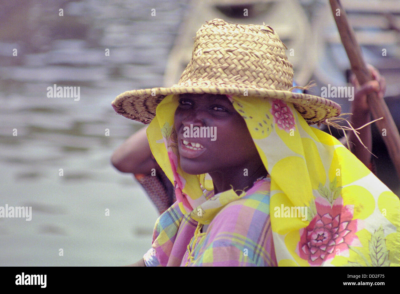 Close up of colorful dame commerçant, Ganvie, Bénin. Banque D'Images
