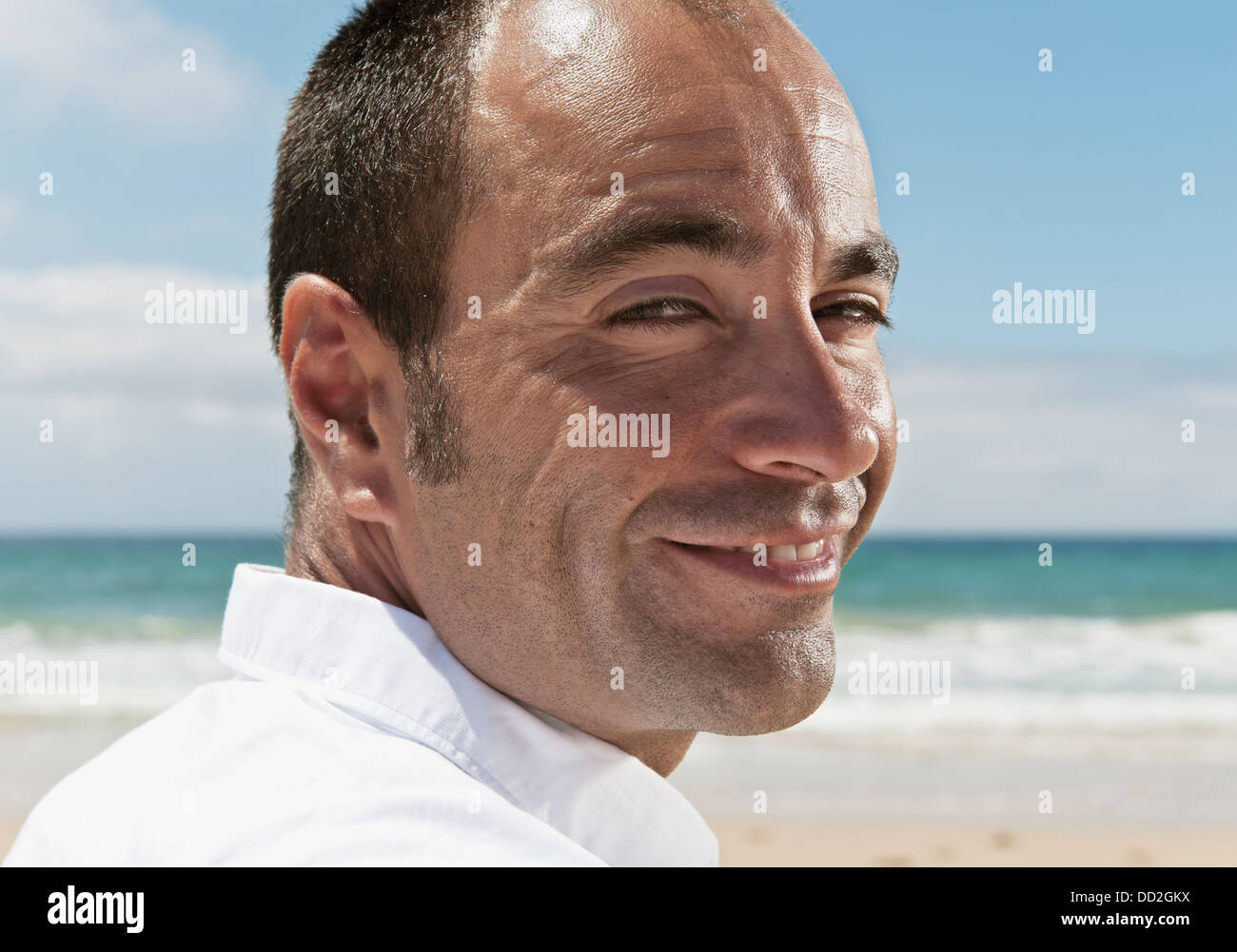 Portrait d'un homme à la plage ; Tarifa, Cadix, Andalousie, Espagne Banque D'Images