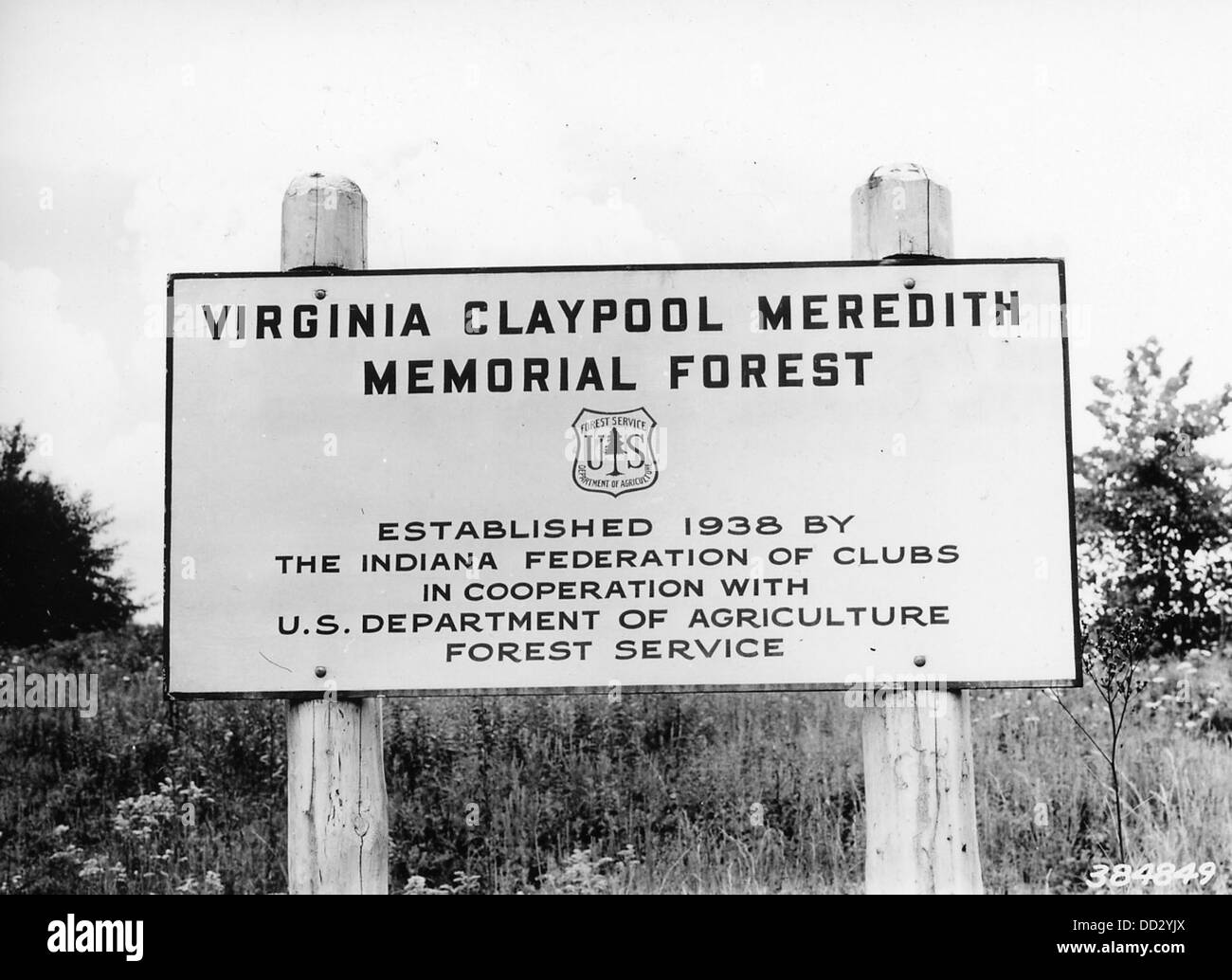 Un signe historique de la plantation Virginia Claypool Meredith, marquant l'emplacement et son importance historique. Cette plantation, comme beaucoup dans la région, a ses racines dans l'histoire agricole et coloniale des États-Unis. Banque D'Images