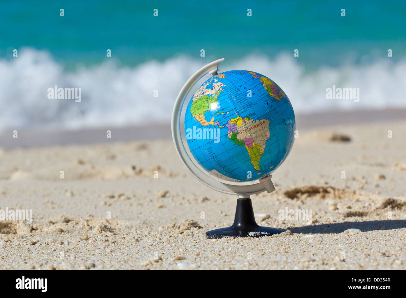 Globe sur plage des Caraïbes, travel concept Banque D'Images
