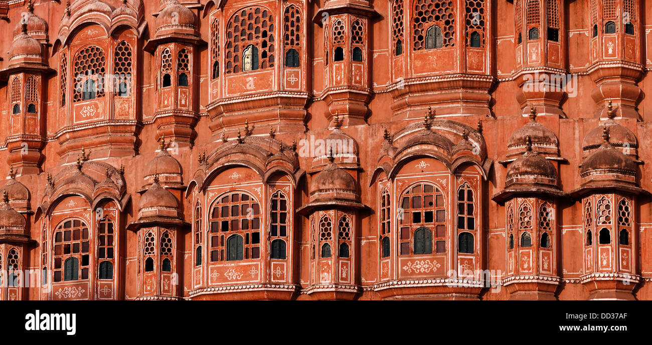 Hawa Mahal - Palais des Vents. Façade close up panorama. Jaipur, Inde Banque D'Images