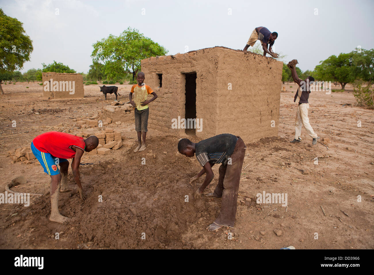 Travaux de construction dans la province de Dédougou, Burkina Faso, Afrique de l'Ouest. Banque D'Images