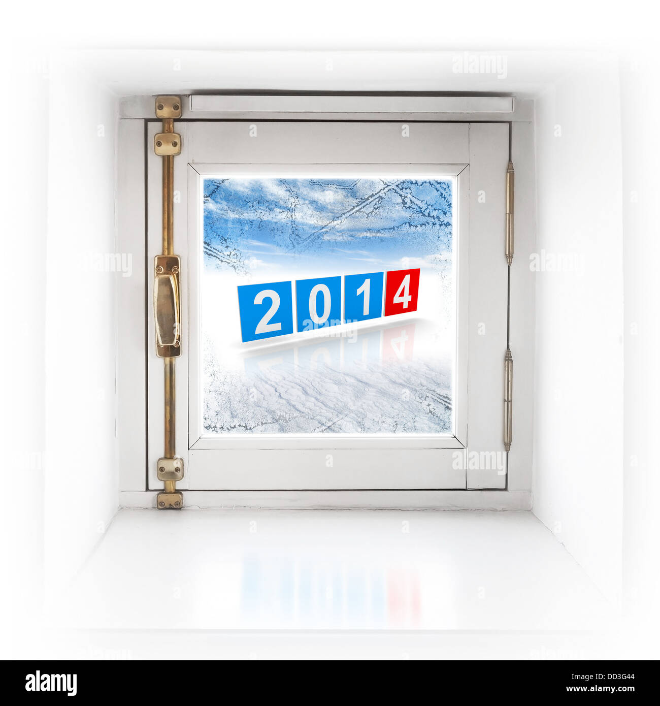 Petite fenêtre carrée dans le mur avec de nouveaux numéros de l'année 2014 sur fond d'hiver Banque D'Images