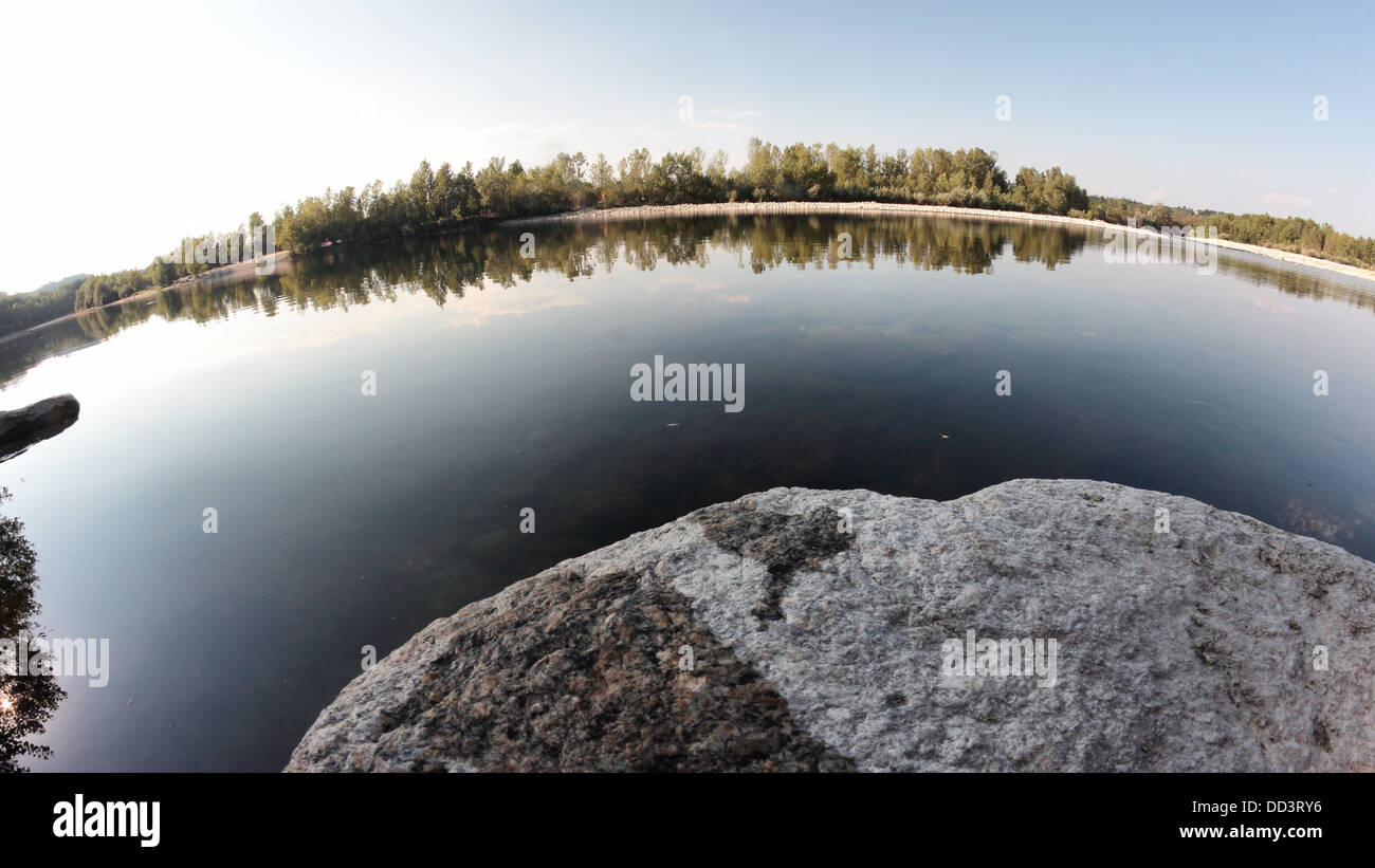 Fish-eye view de la rivière Ticino en Piémont, Italie Banque D'Images