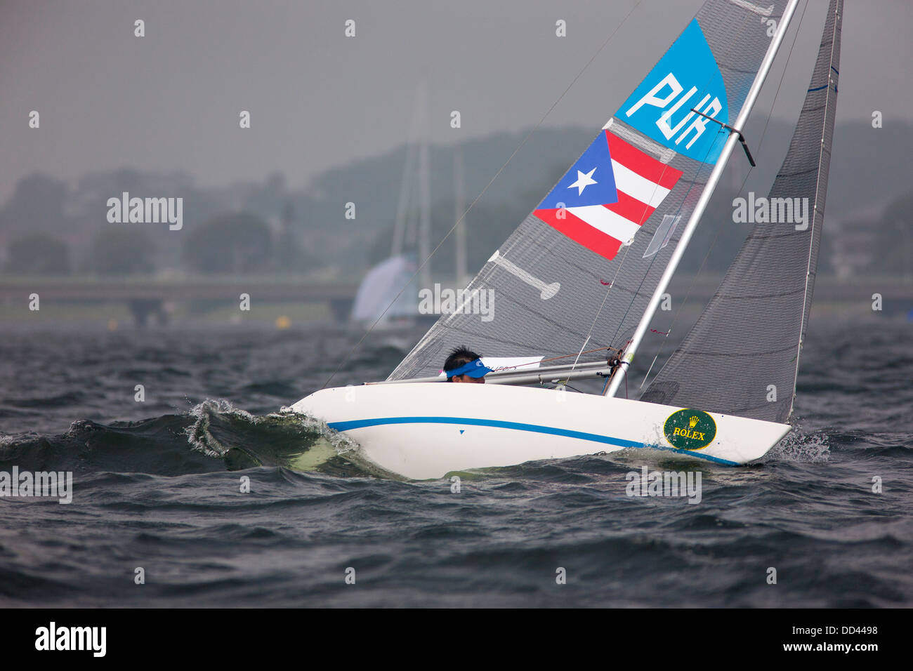 Un voilier de course de 2,4 mètres en compétition au Championnat un à  Newport Rhode Island, voile au vent Photo Stock - Alamy