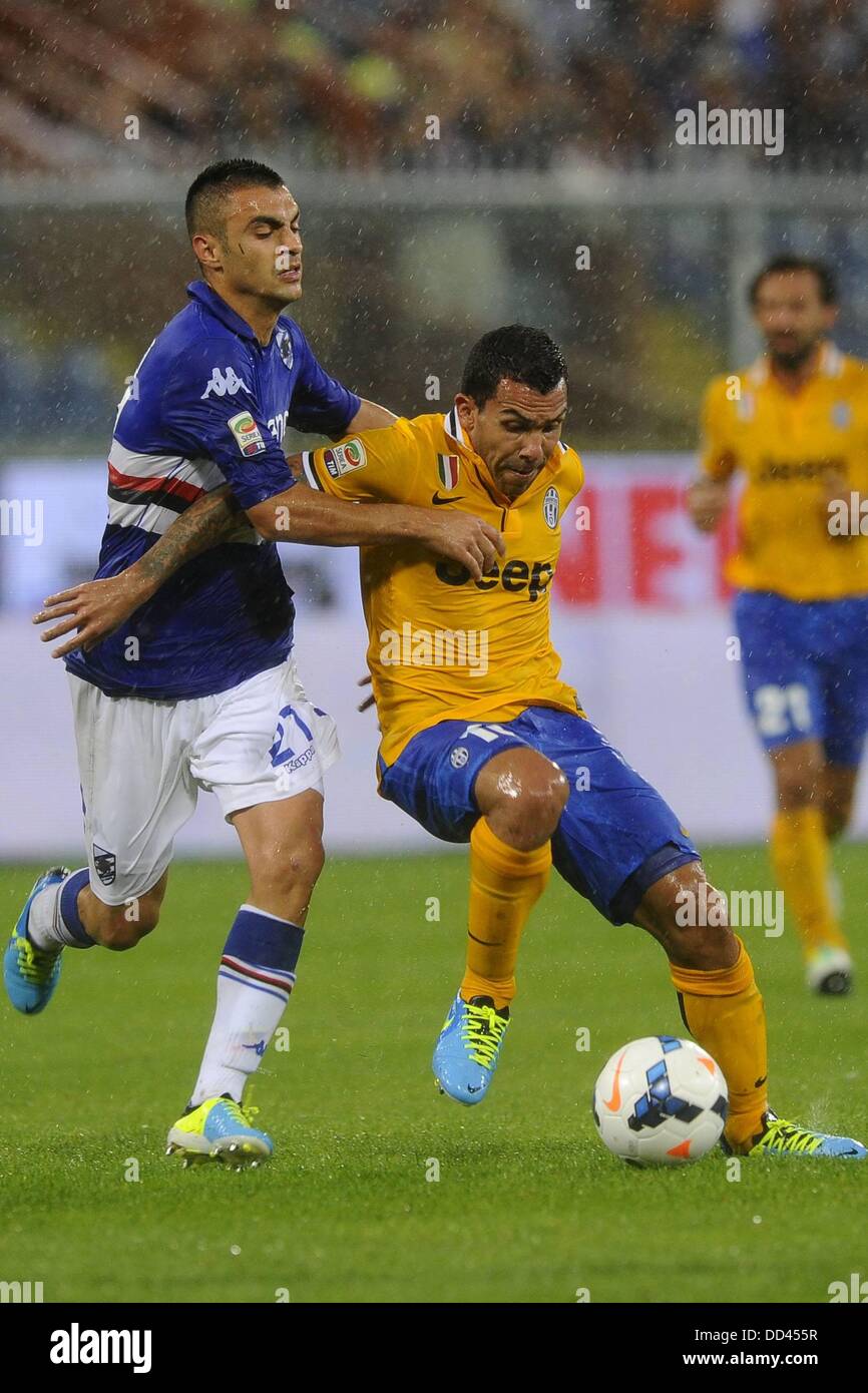 Gênes, Italie. Août 24, 2013. Seriea une ligue de football. La Sampdoria contre la Juventus. Photo Carlos Tevez et crédit d'Eramo : Action Plus Sport/Alamy Live News Banque D'Images