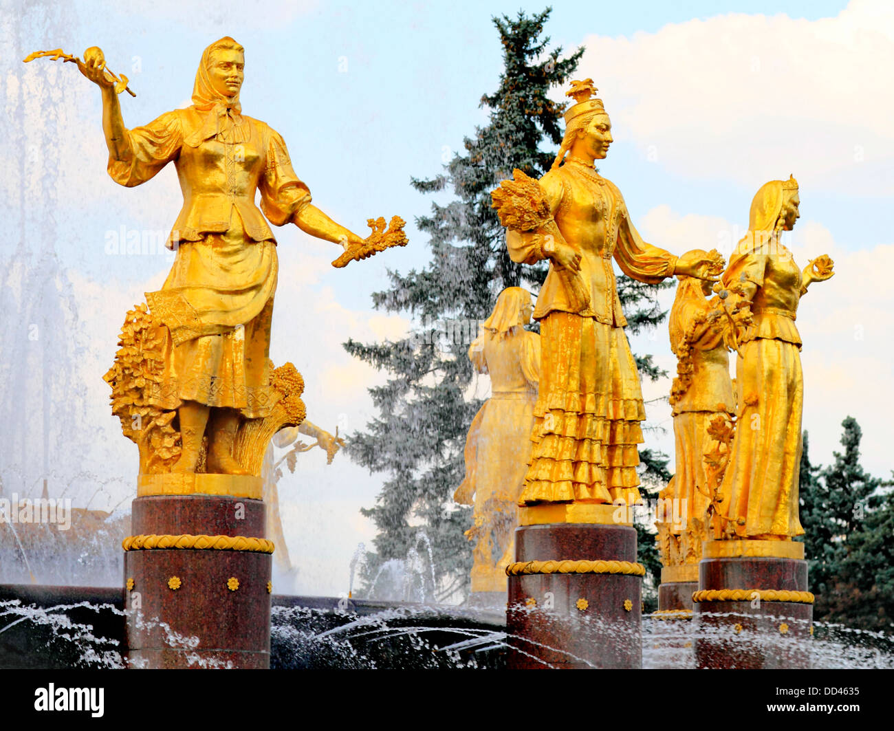 Statues en or, centre d'exposition russe, Moscou, Russie Banque D'Images