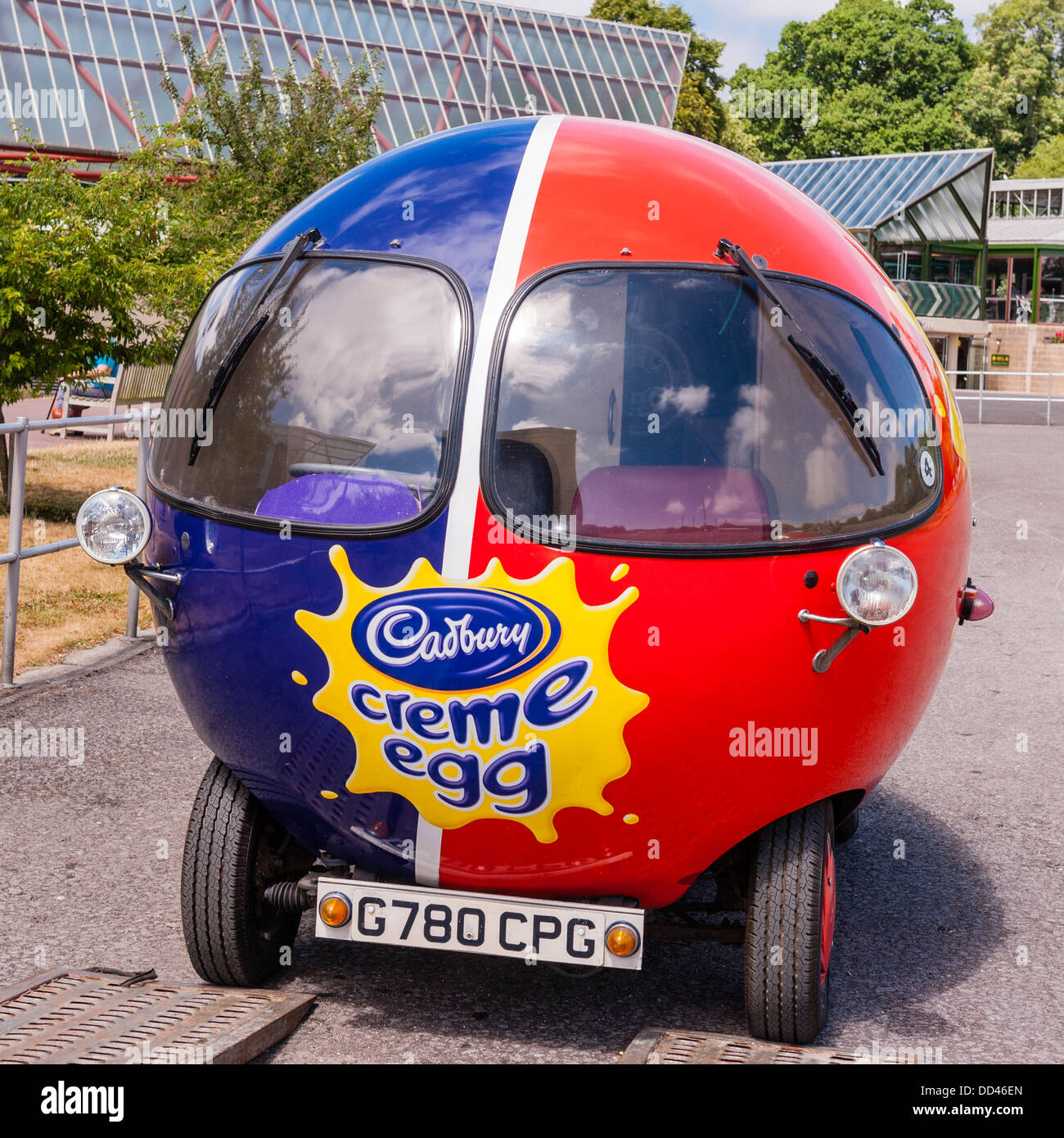 Le Cadbury Creme egg voiture au National Motor Museum de Beaulieu à Beaulieu , Hampshire , Angleterre , Angleterre , Royaume-Uni Banque D'Images