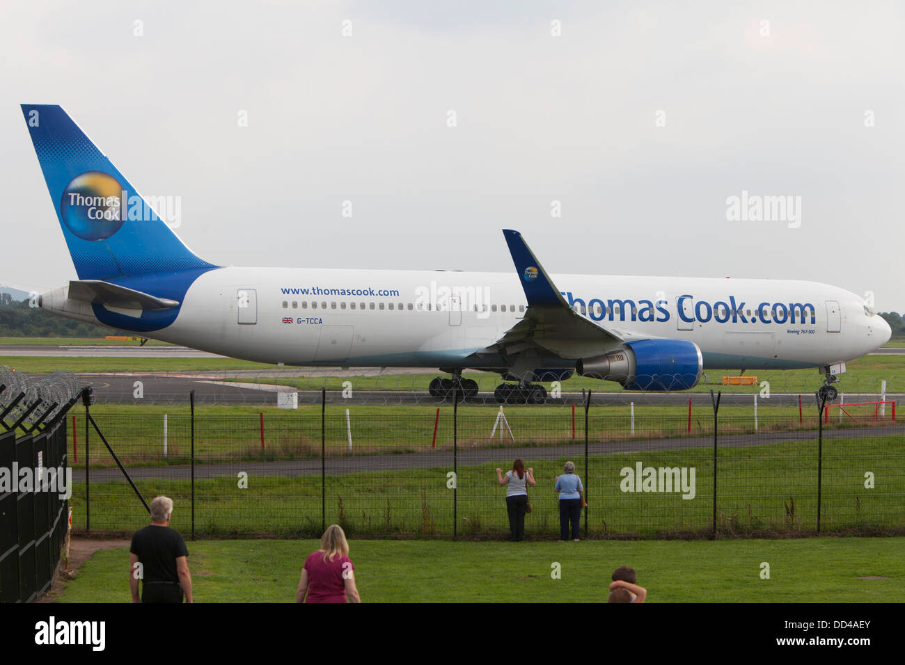 Thomas Cook avion Boeing 767 l'imposition de la piste à l'aéroport de Manchester à l'affichage de l'aviation parc (AVP) Banque D'Images