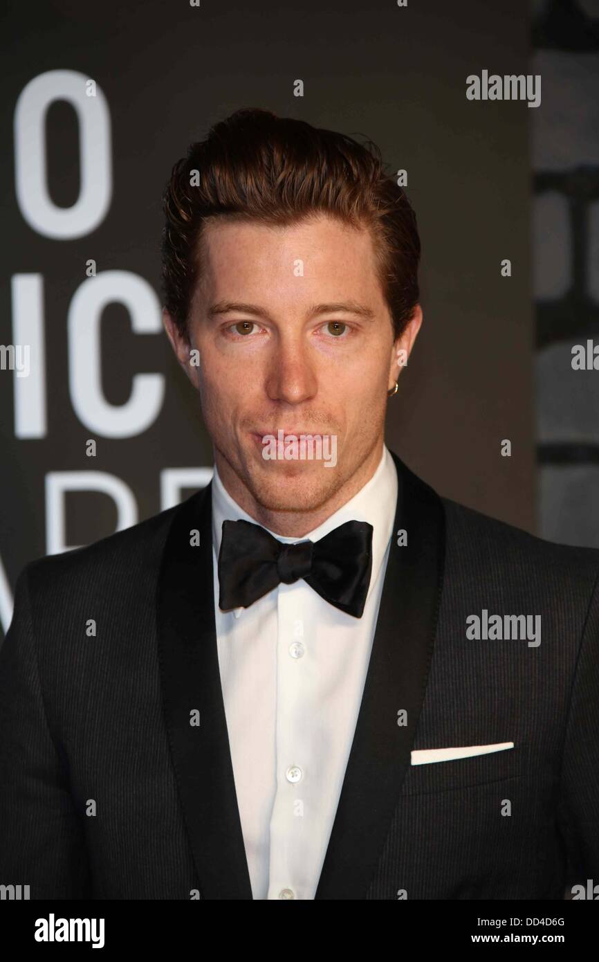 Brooklyn, New York, USA. Août 25, 2013. Snowboarder américain Shaun White Skateboarder et arrive sur le tapis rouge pour les MTV Video Music Awards au Barclays Center de Brooklyn, New York, USA, 25 août 2013. Photo : Hubert Boesl/dpa/Alamy Live News Banque D'Images