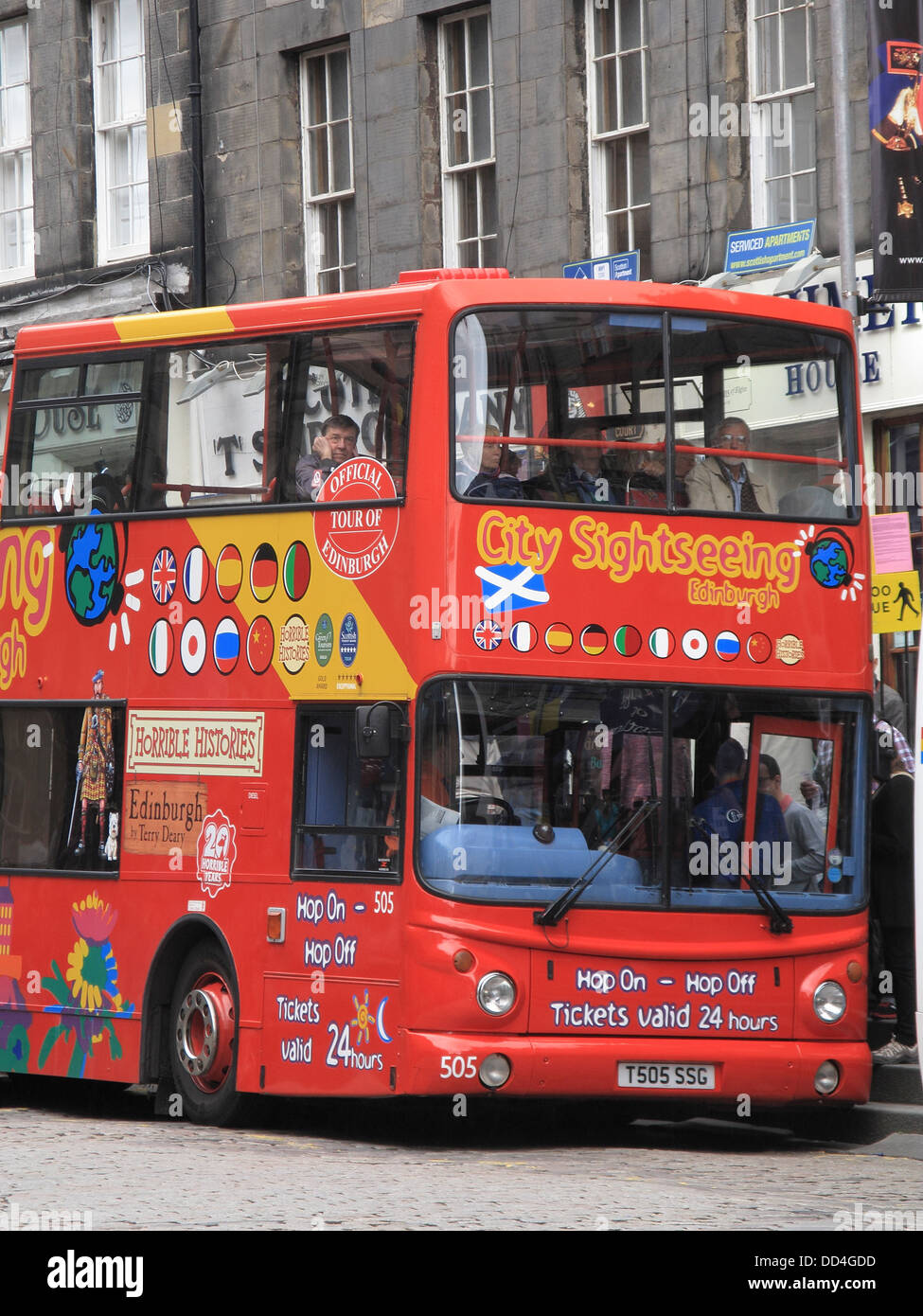 Red Doubledecker Bus touristique Visite Touristique, Lawnmarket, The Royal Mile, Édimbourg, Écosse, Royaume-Uni Banque D'Images