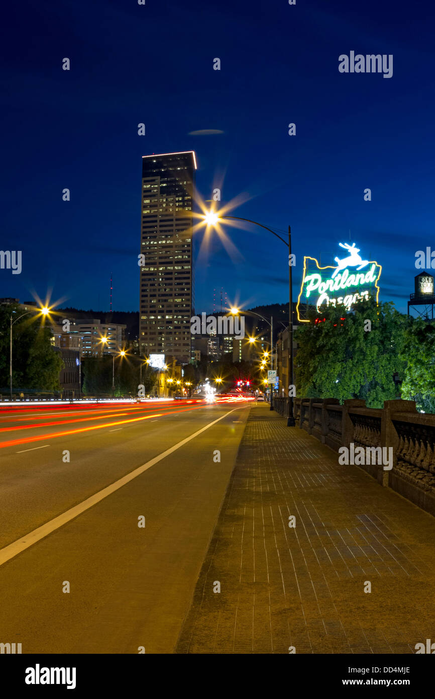 Les lumières de la ville de Portland en Oregon Banque D'Images