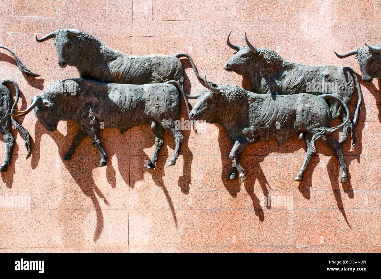 Sculpture de taureaux. Les arènes de Las Ventas, Madrid, Espagne. Banque D'Images