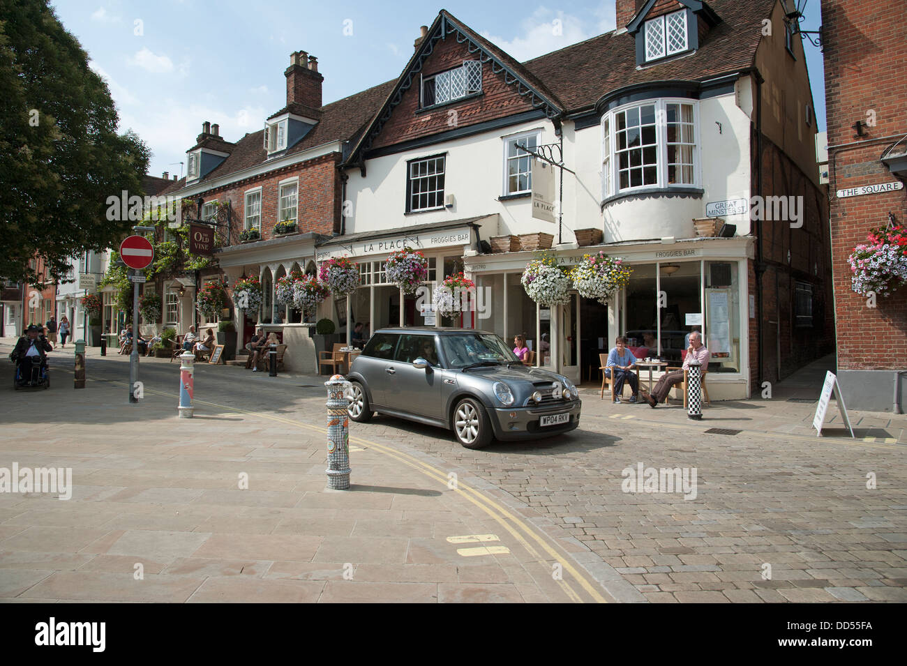 Le centre-ville de Winchester cafe,pub sur la place Winchester Hampshire England UK Banque D'Images
