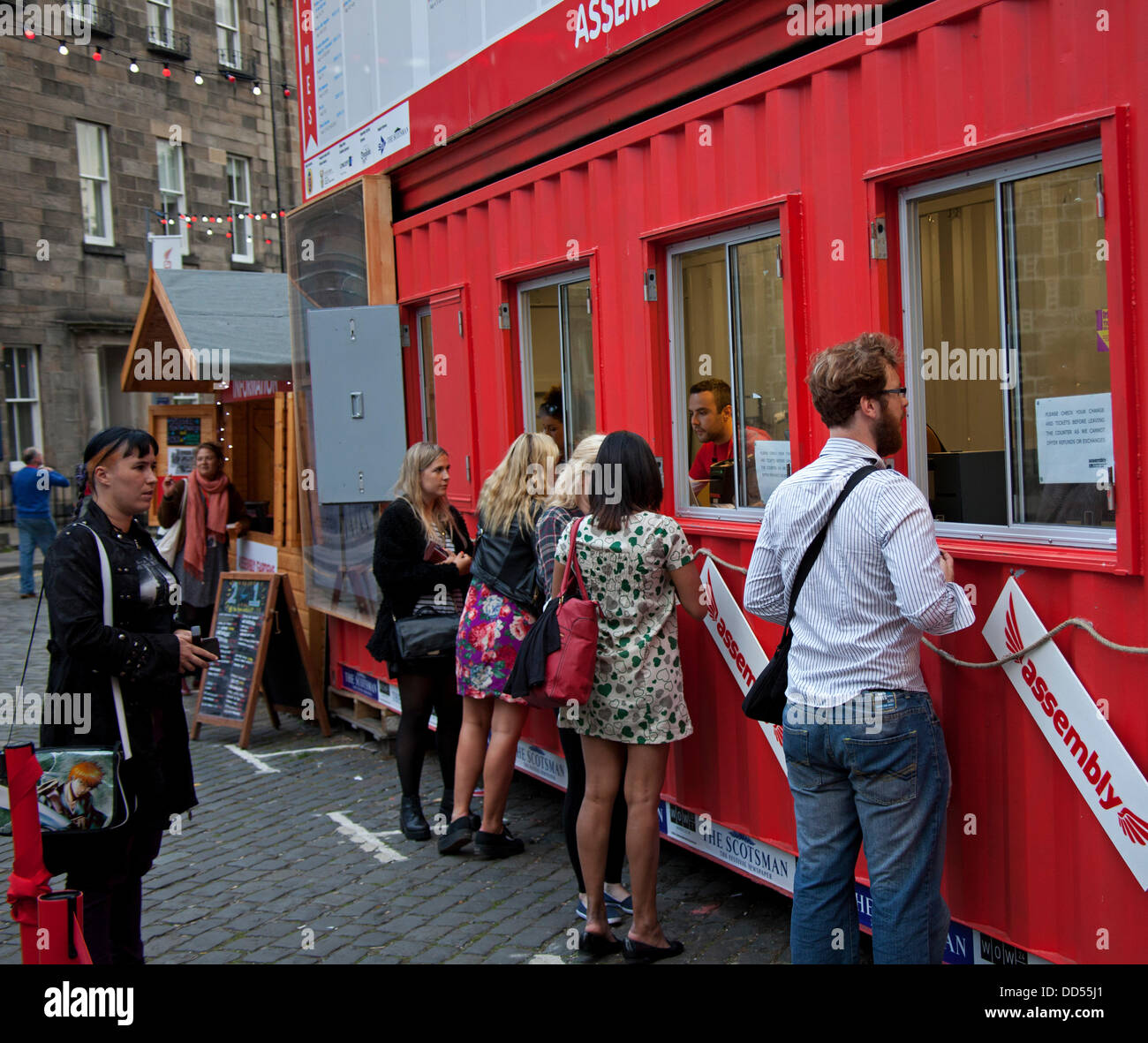 Edinburgh, Royaume-Uni. Août 26, 2013. Edinburgh Festival Fringe présente ses plus élevé jamais enregistré la vente des billets à ordre d'un million neuf cent mille c'est en hausse de 5  % par rapport à l'année dernière. Ces billets ont été achetés jusqu'à la dernière minute à l'Assemblée Fort Bureau à George Square. Credit : Arch White/Alamy Live News Banque D'Images
