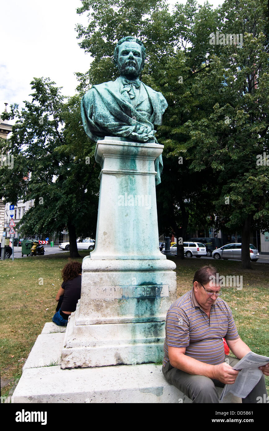 Un matin paresseux dans l'un des nombreux parcs de Budapest. Banque D'Images