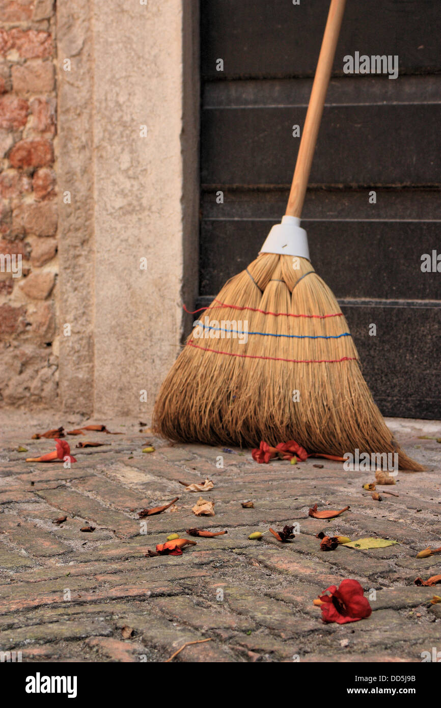 Helloween besom, balai de sorcière Banque D'Images