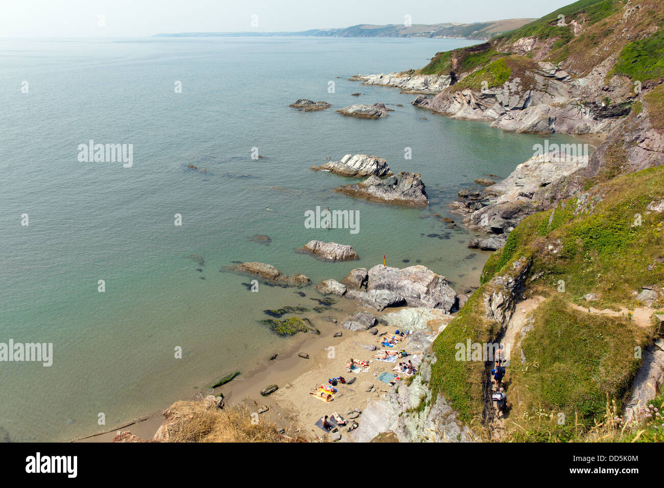 Plage de Whitsand Bay Cornwall England UK de la côte en direction de Looe un jour d'été Banque D'Images