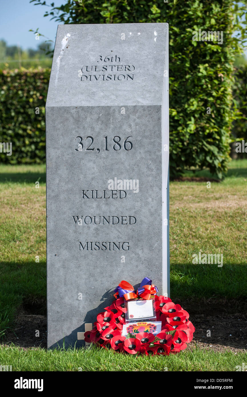 Nombre de victimes montrant pilier irlandais au Parc de la paix, Première Guerre mondiale un monument à Messines / Messines, Flandre occidentale, Belgique Banque D'Images