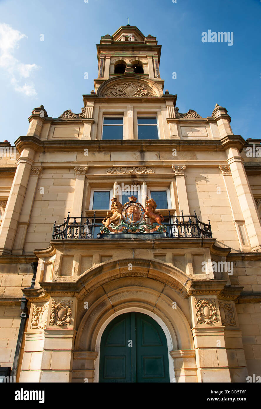 Construit en grès palais victorien magistrats à Halifax, West Yorkshire Banque D'Images