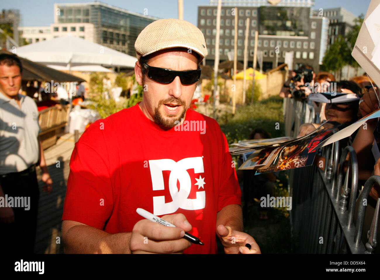 Adam Sandler à un barbecue à l'occasion du film 'Vous ne salissez pas avec le Zohan' à Berlin le 27 juillet en 2008. Banque D'Images