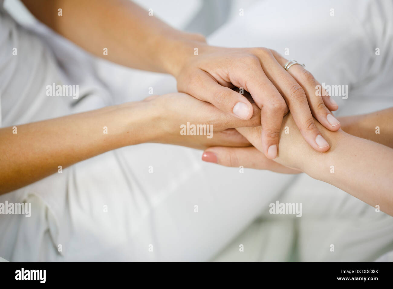 Visite du médecin, tenant les mains, Close-up Banque D'Images