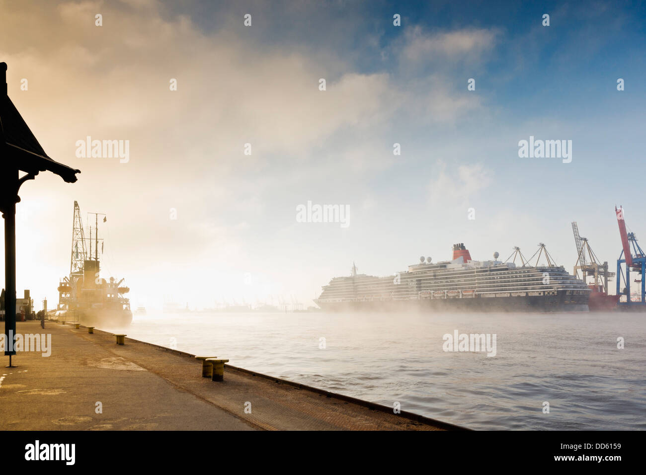 Allemagne, Hambourg, la reine Victoria navire sur Elbe Banque D'Images