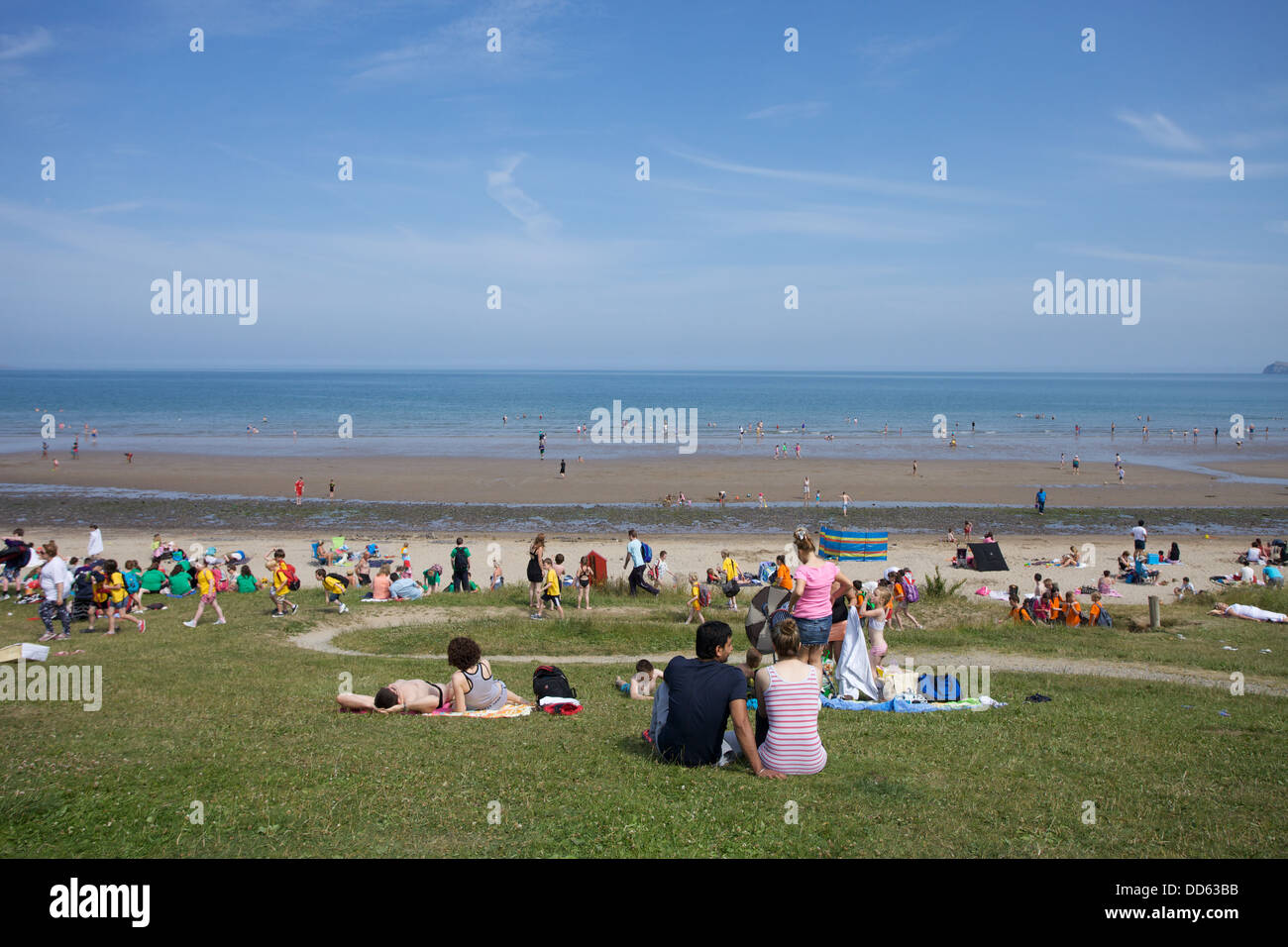 Les gens se détendre à la mer à Portmarnock, Dublin, Irlande Banque D'Images