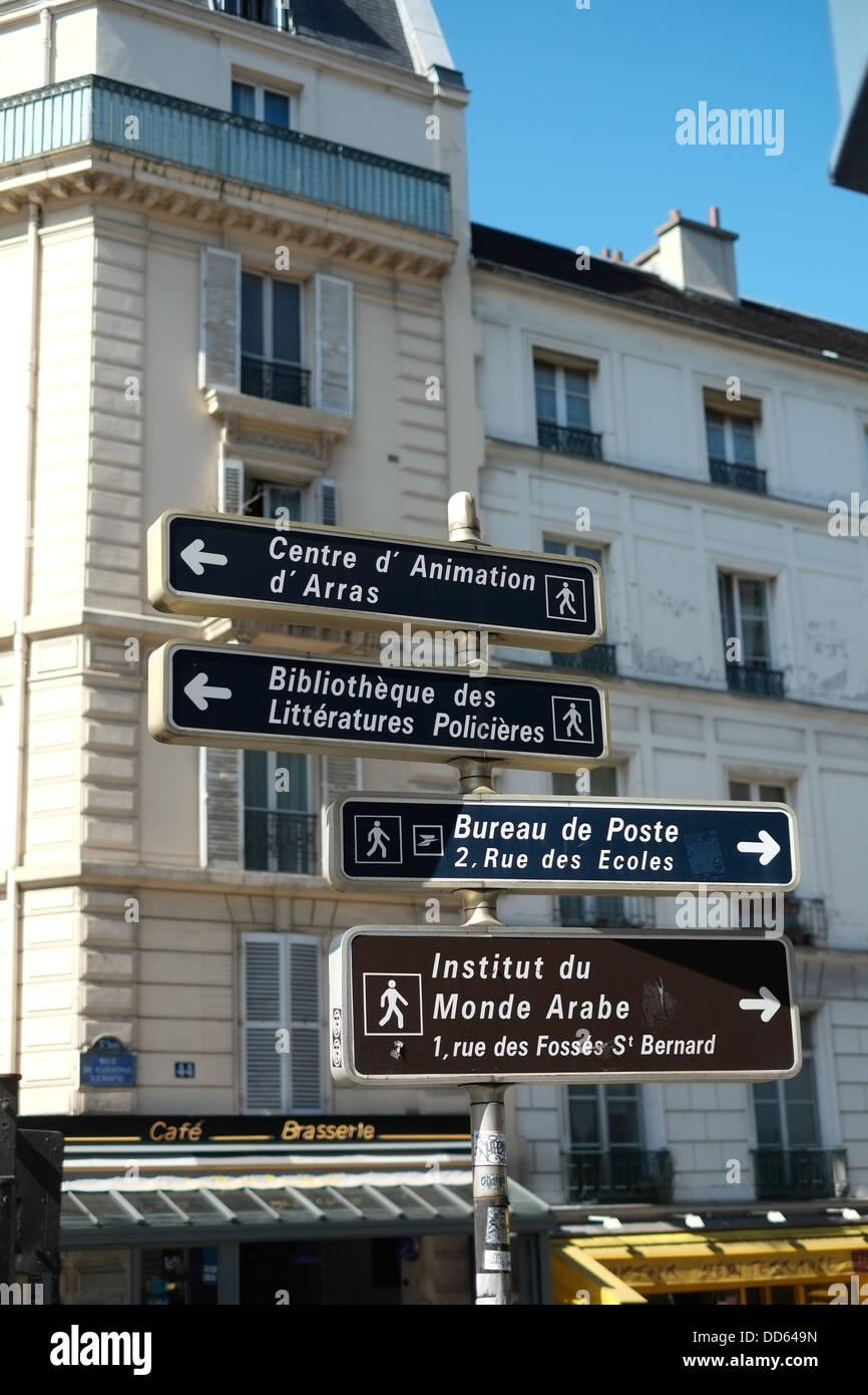 Signe de l'Institut du Monde Arabe à Paris, France. Banque D'Images