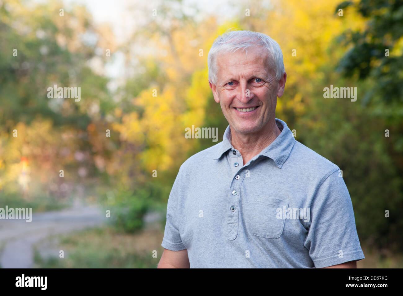 Portrait Of Happy Smiling Face Du Vieil Homme Aux Cheveux