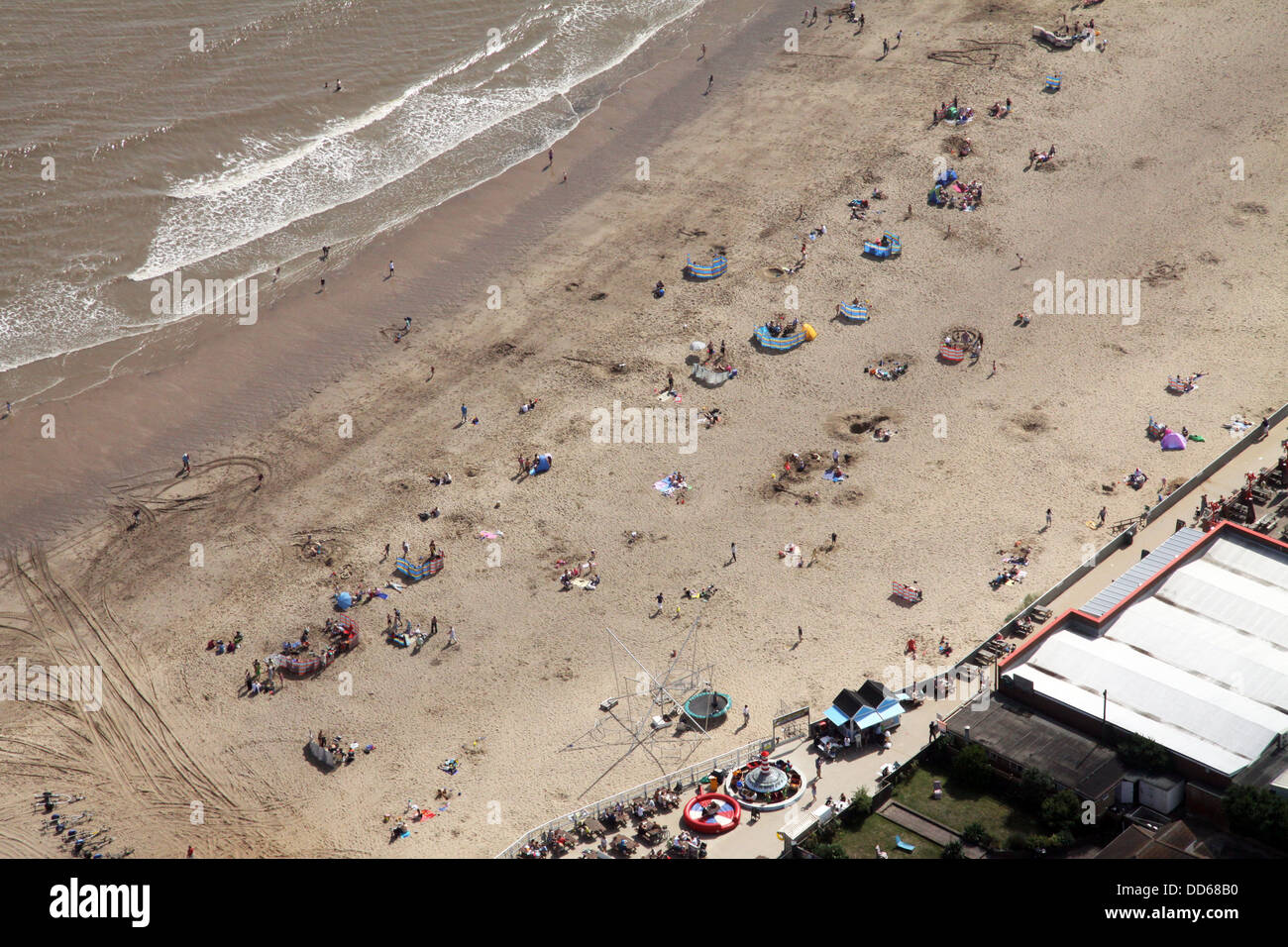 Vue aérienne de personnes sur la plage de Skegness Banque D'Images