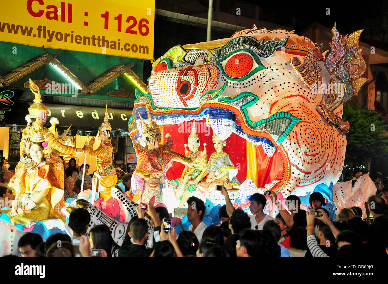 Loy Krathong une parade dans les rues de Chiang Mai dans le Nord de la Thaïlande Banque D'Images