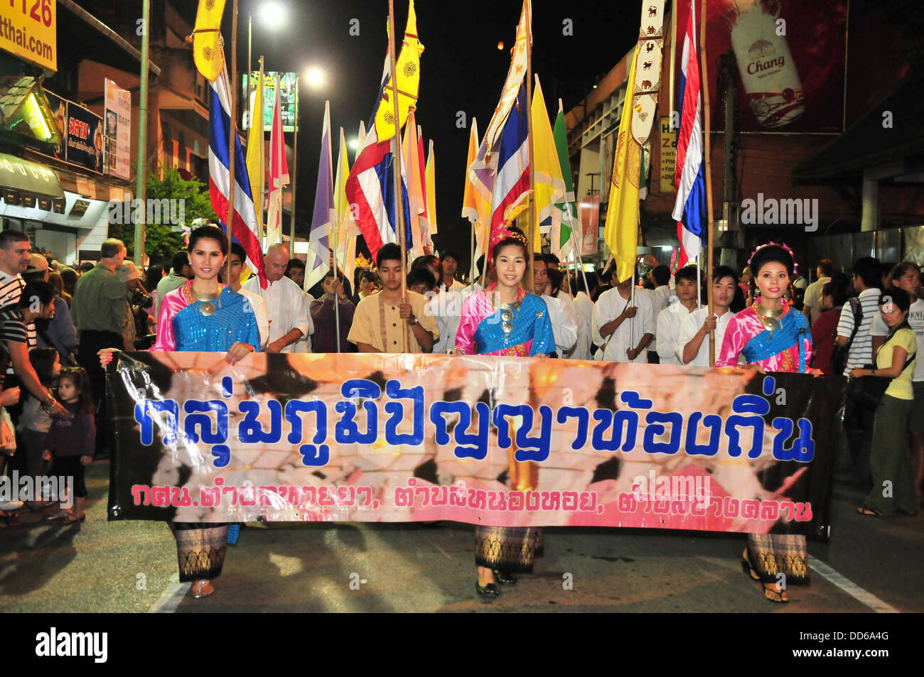 Loy Krathong une parade dans les rues de Chiang Mai dans le Nord de la Thaïlande Banque D'Images